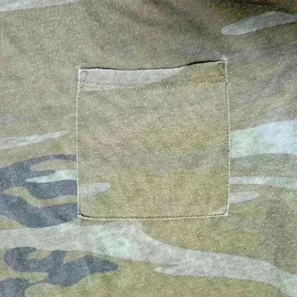 Woman's Cute Zoe + Liv Soft Camo Pocket Tee - Picture 3 of 4